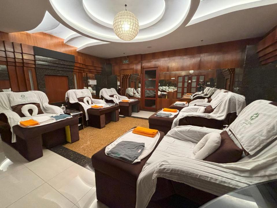 Lido De Paris Hotel Manila Eksteriør billede
