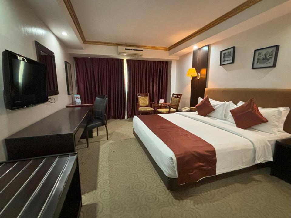 Lido De Paris Hotel Manila Eksteriør billede